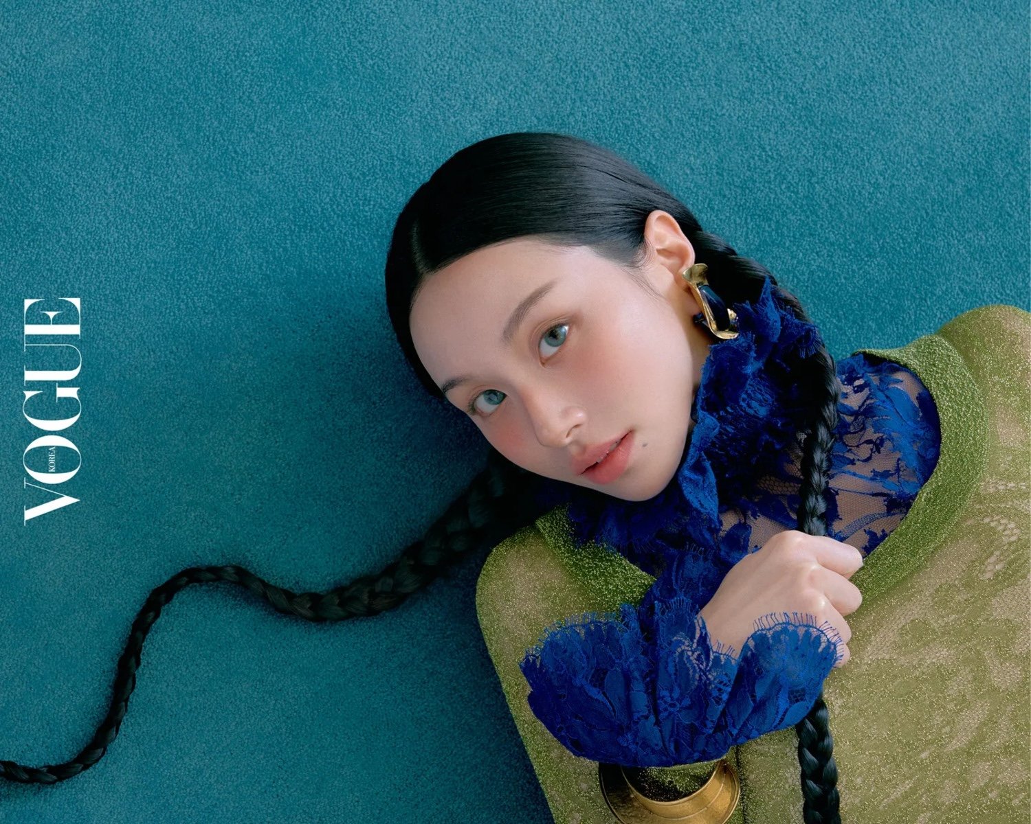 Dua kali chaeyoung mendefinisikan keanggunan dalam Vogue Korea x Woman dan Woman 'Woman and Work' Pictorial