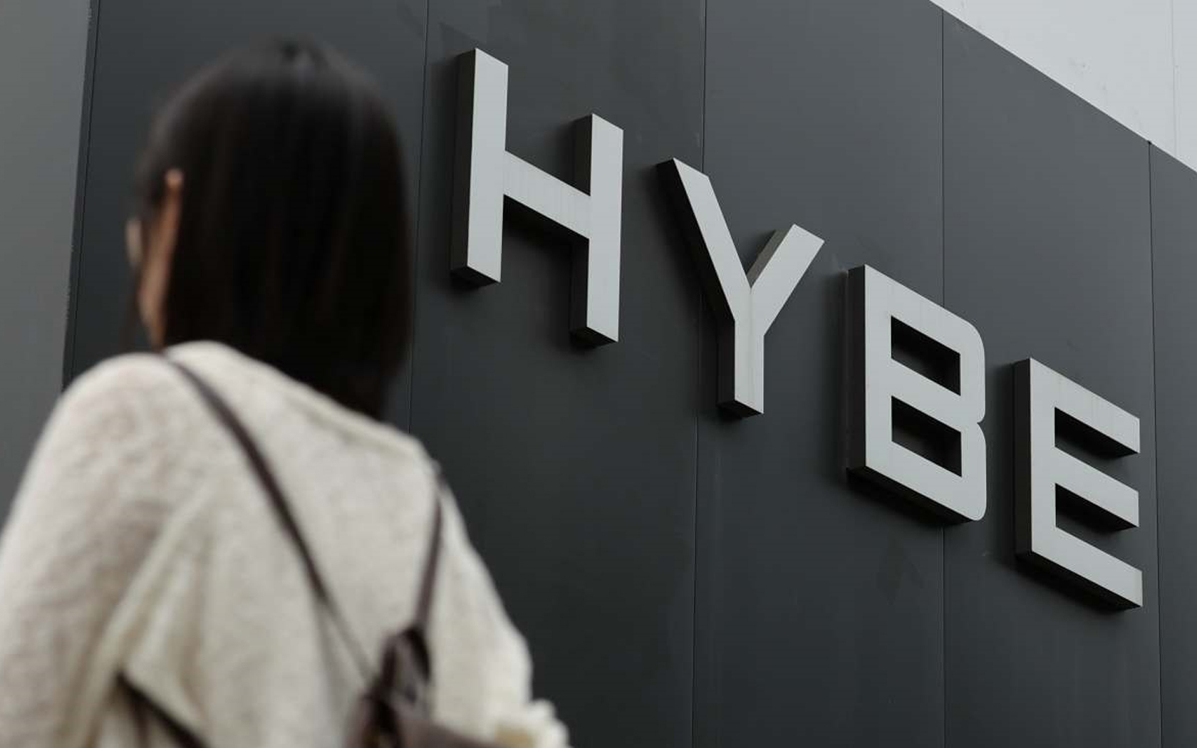 Hybe melampaui 2 triliun KRW (1,4 miliar USD) dalam pendapatan tahunan