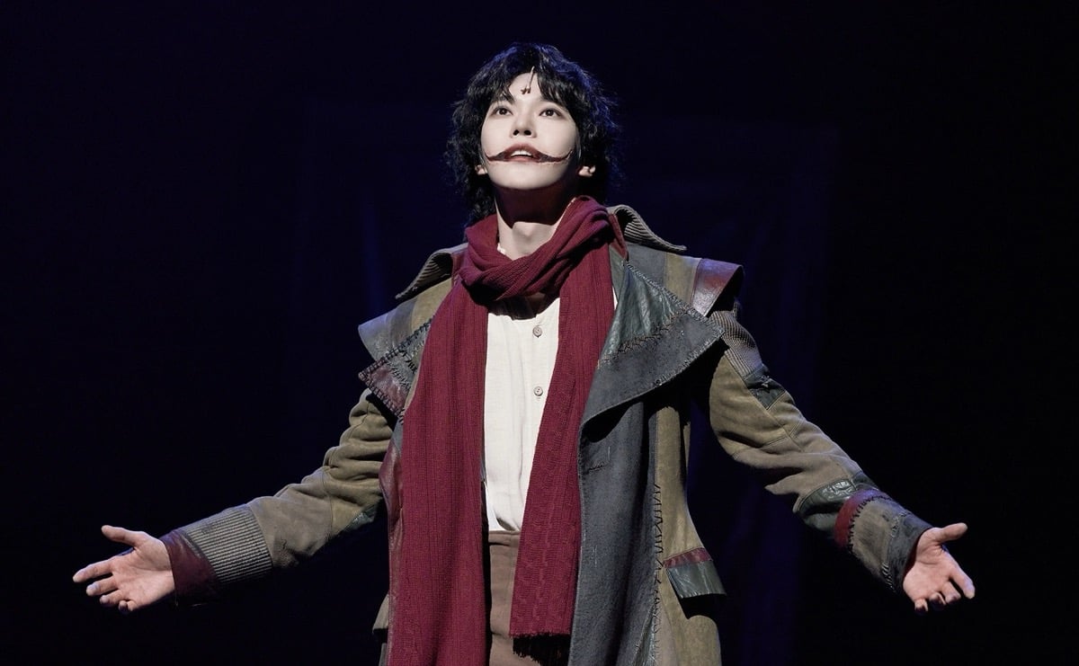 NCT's Doyoung menyimpulkan pertunjukan Seoul dari 'The Man Who Laughs' dengan kesuksesan terjual habis NCT's Doyoung menyimpulkan pertunjukan Seoul dari 'The Man Who Laughs' dengan kesuksesan terjual habis