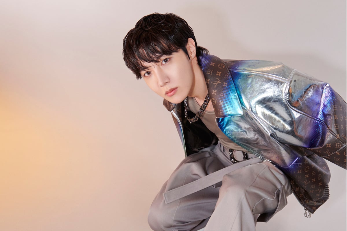 J-Hope meluncurkan saluran siaran resmi di BTS Resmi Instagram J-Hope meluncurkan saluran siaran resmi di BTS Resmi Instagram