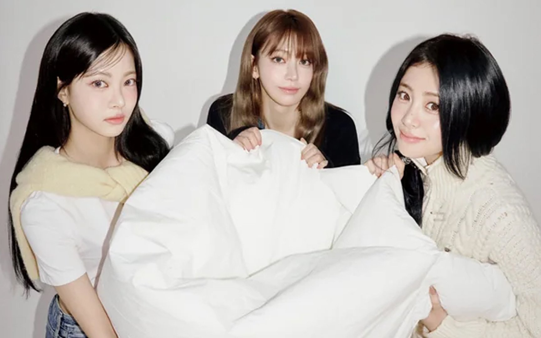 Le Sserafim menjadi nyaman dan nyaman di penggoda baru untuk mini-album ke-5 mereka 'panas'