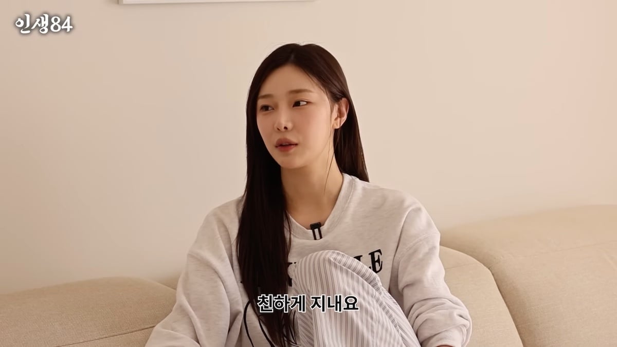 Lee Si Ahn menghindari pertanyaan, 'Apa yang terjadi pada Anda dan Yook Jun Seo?' Lee Si Ahn menghindari pertanyaan, 'Apa yang terjadi pada Anda dan Yook Jun Seo?'