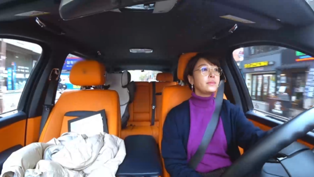 Hwang Jung Eum memberi sendiri supercar