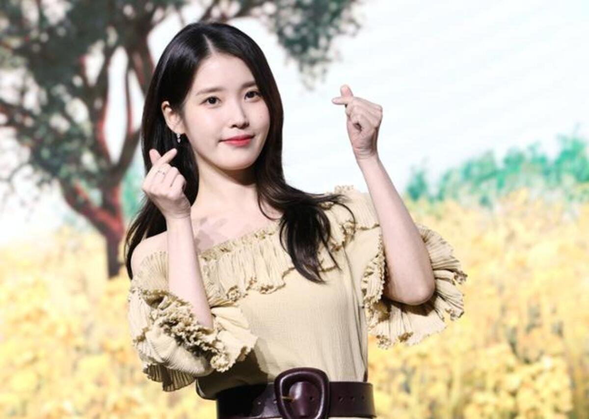 IU mengungkapkan alasan di balik bergabung dengan Netflix 'When Life Gy You Tangerines' IU mengungkapkan alasan di balik bergabung dengan Netflix 'When Life Gy You Tangerines'