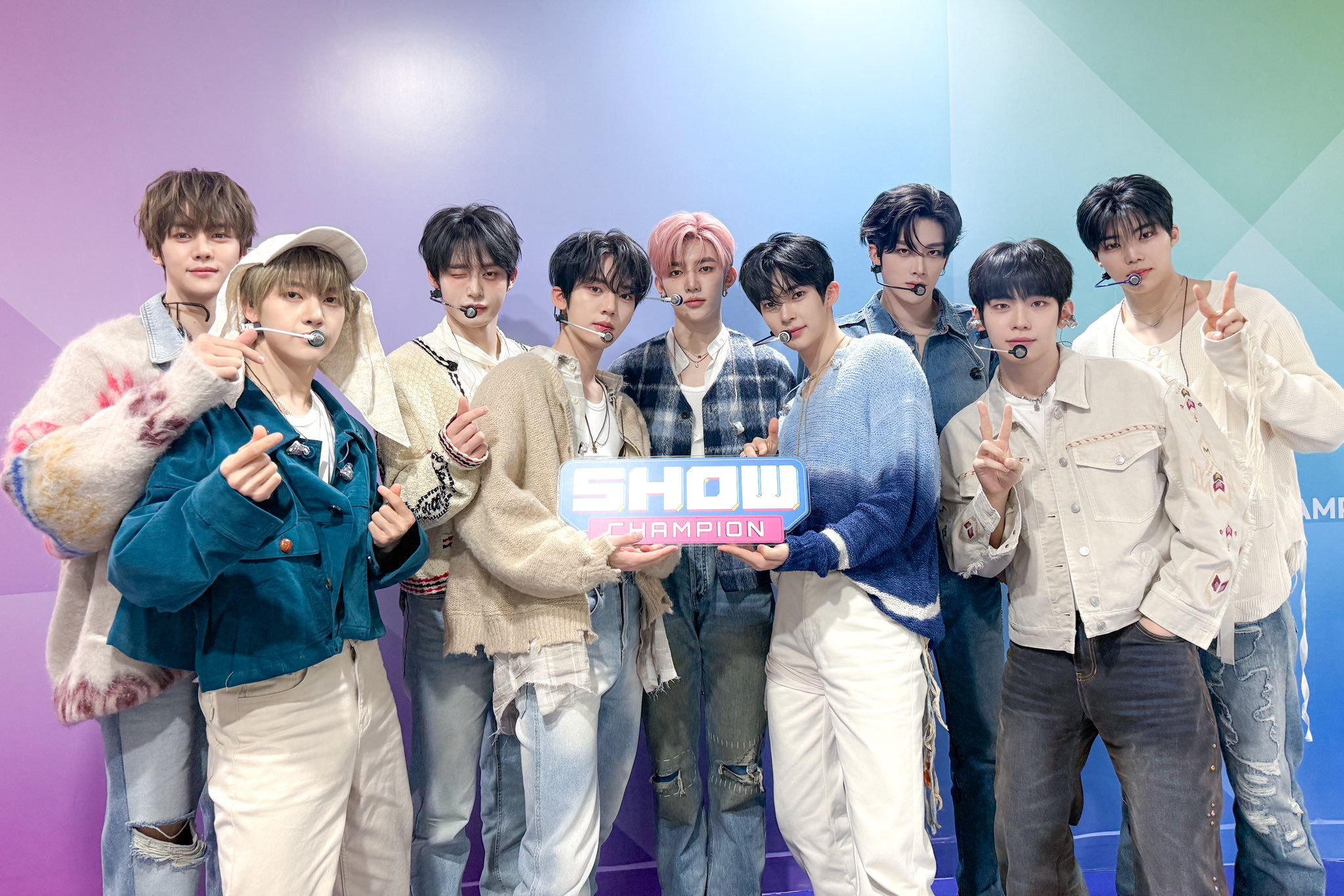 Zerobaseone menang #1 di 'Show Champion' minggu ini dengan “Blue”