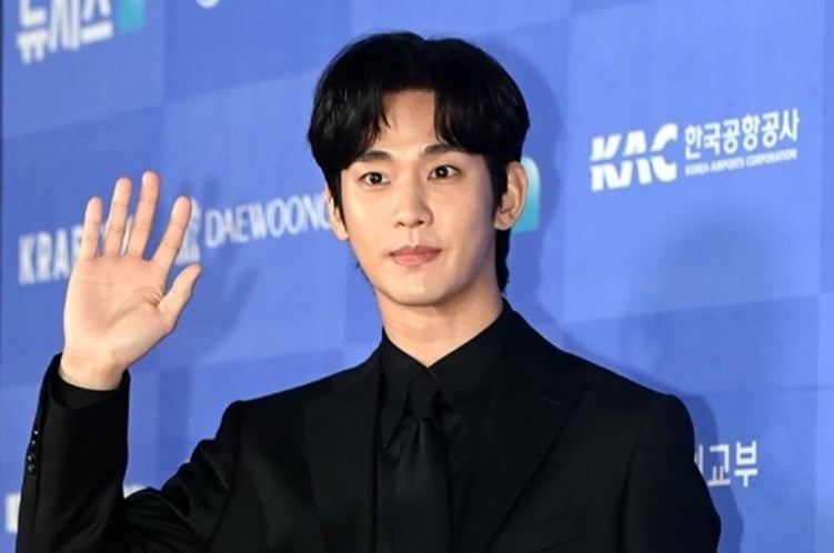 Agen Kim Soo Hyun memanggil 'Wreckers Cyber' karena memfitnahnya dan almarhum Kim Sae Ron Agen Kim Soo Hyun memanggil 'Wreckers Cyber' karena memfitnahnya dan almarhum Kim Sae Ron