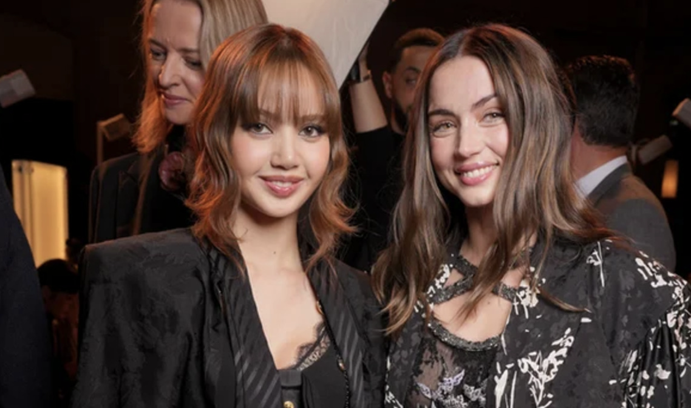 Lisa Blackpink berbagi momen dengan pacar Tom Cruise di Louis Vuitton Fashion Show