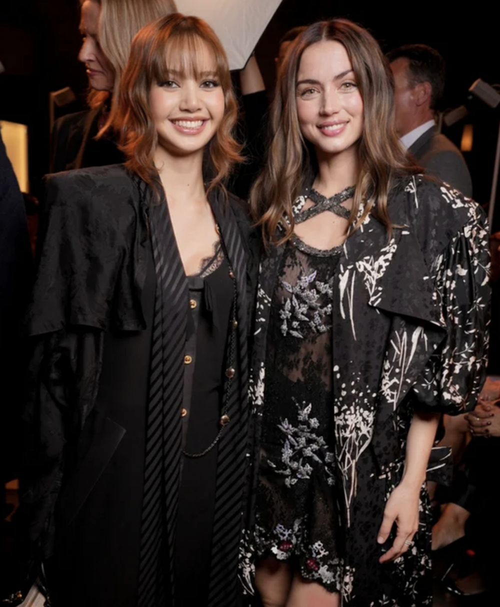 Lisa Blackpink berbagi momen dengan pacar Tom Cruise di Louis Vuitton Fashion Show 1 1741788705 2025 03 12 2