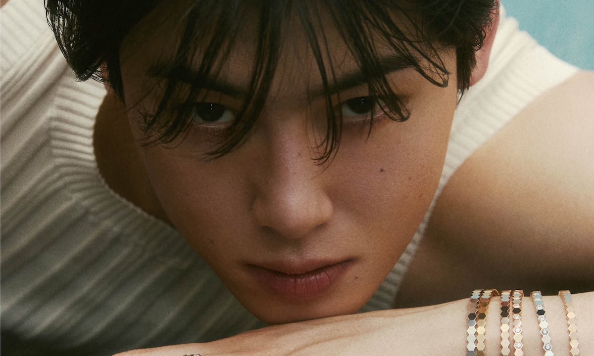 Cha Eun Woo memerintahkan perhatian di sampul 'Marie Claire' untuk 'Chaumet'