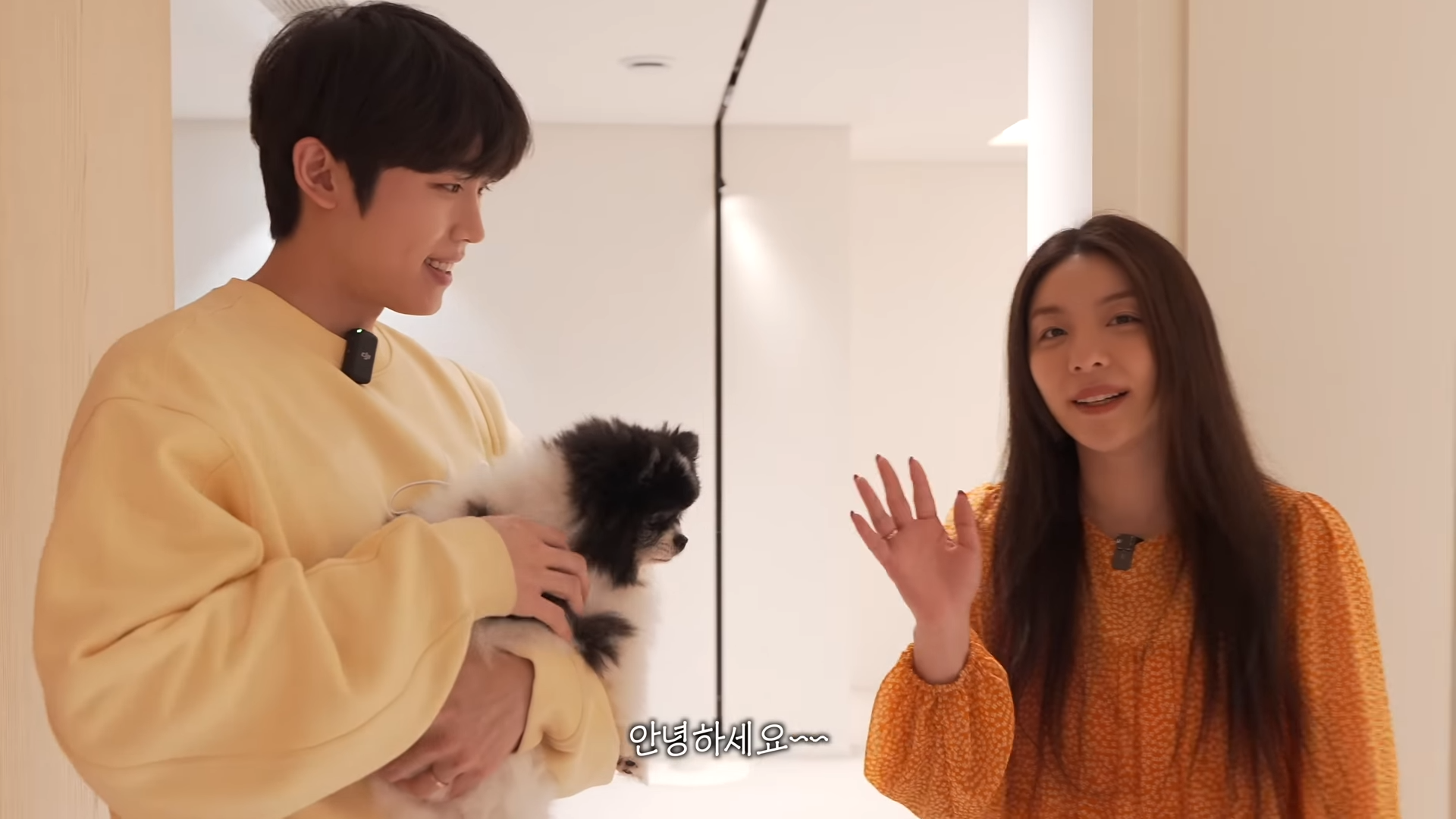 Ailee memberikan tur ke rumah mewah barunya dengan tunangan Choi Si Hoon Ailee memberikan tur ke rumah mewah barunya dengan tunangan Choi Si Hoon