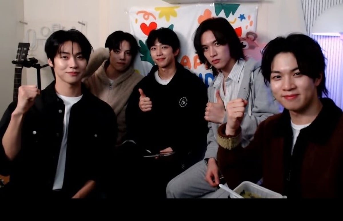 N.Flying mengumumkan comeback kelompok penuh dengan Konser Solo '& Con4: Full Circle' N.Flying mengumumkan comeback kelompok penuh dengan Konser Solo '& Con4: Full Circle'