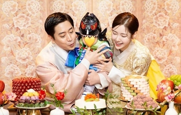 Eric Shinhwa berbagi pandangan pertama yang menggemaskan dari putranya dengan Na Hye Mi Eric Shinhwa berbagi pandangan pertama yang menggemaskan dari putranya dengan Na Hye Mi