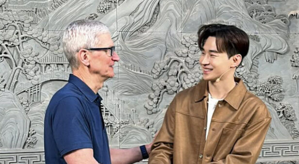 Henry berbagi momen dengan CEO Apple Tim Cook