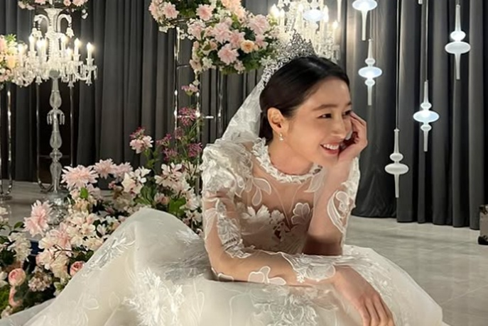 Lee Min Jung Mengumumkan Debut YouTube