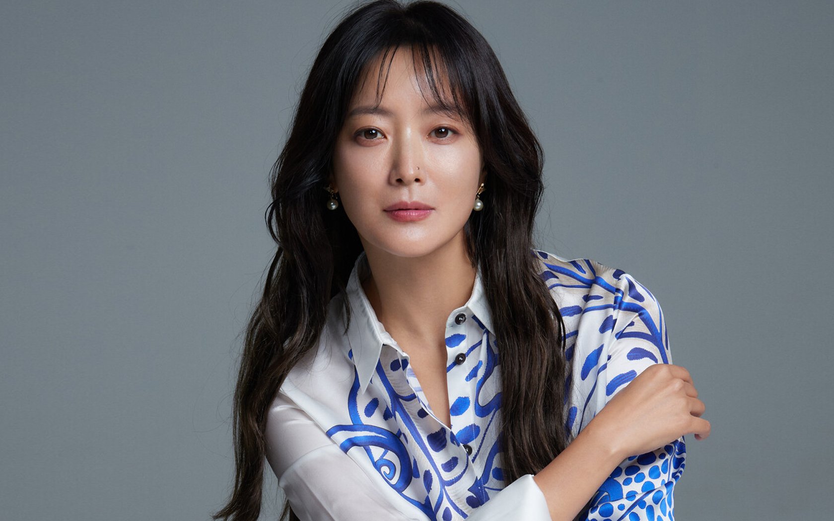 Kim Hee Sun mengatakan dia mempertimbangkan untuk pindah ke luar negeri karena komentar jahat tentang putrinya