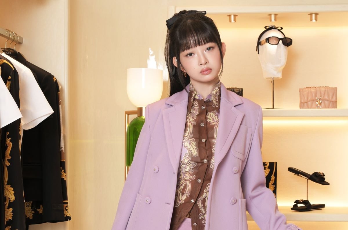 Ive's REI berspekulasi untuk menjadi Duta Merek Baru untuk Versace Ive's REI berspekulasi untuk menjadi Duta Merek Baru untuk Versace