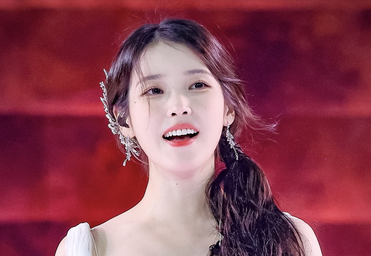 IU membahas kontroversi 'kiri IU': “Saya tidak pernah berpikir, 'mengapa hanya saya?'”