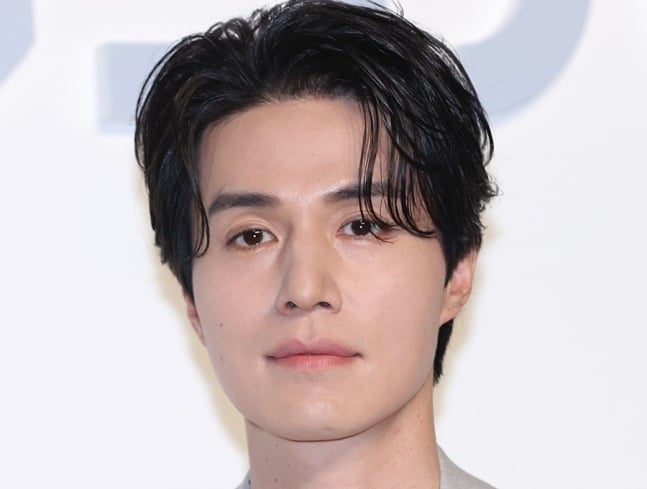 Lee Dong Wook mengatakan 'The Winter Was Long, Spring Is Here', penggemar menghubungkannya dengan Icachment Yoon