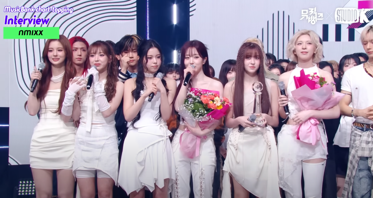 NMIXX menang #1 dengan 'Know About Me' pada 4 April 'Music Bank' + Pertunjukan dari Artis Top! NMIXX menang #1 dengan 'Know About Me' pada 4 April 'Music Bank' + Pertunjukan dari Artis Top!