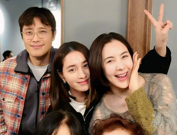Saudari Lee Byung Hun Lee Ji An berbagi foto keluarga langka dengan Lee Min Jung