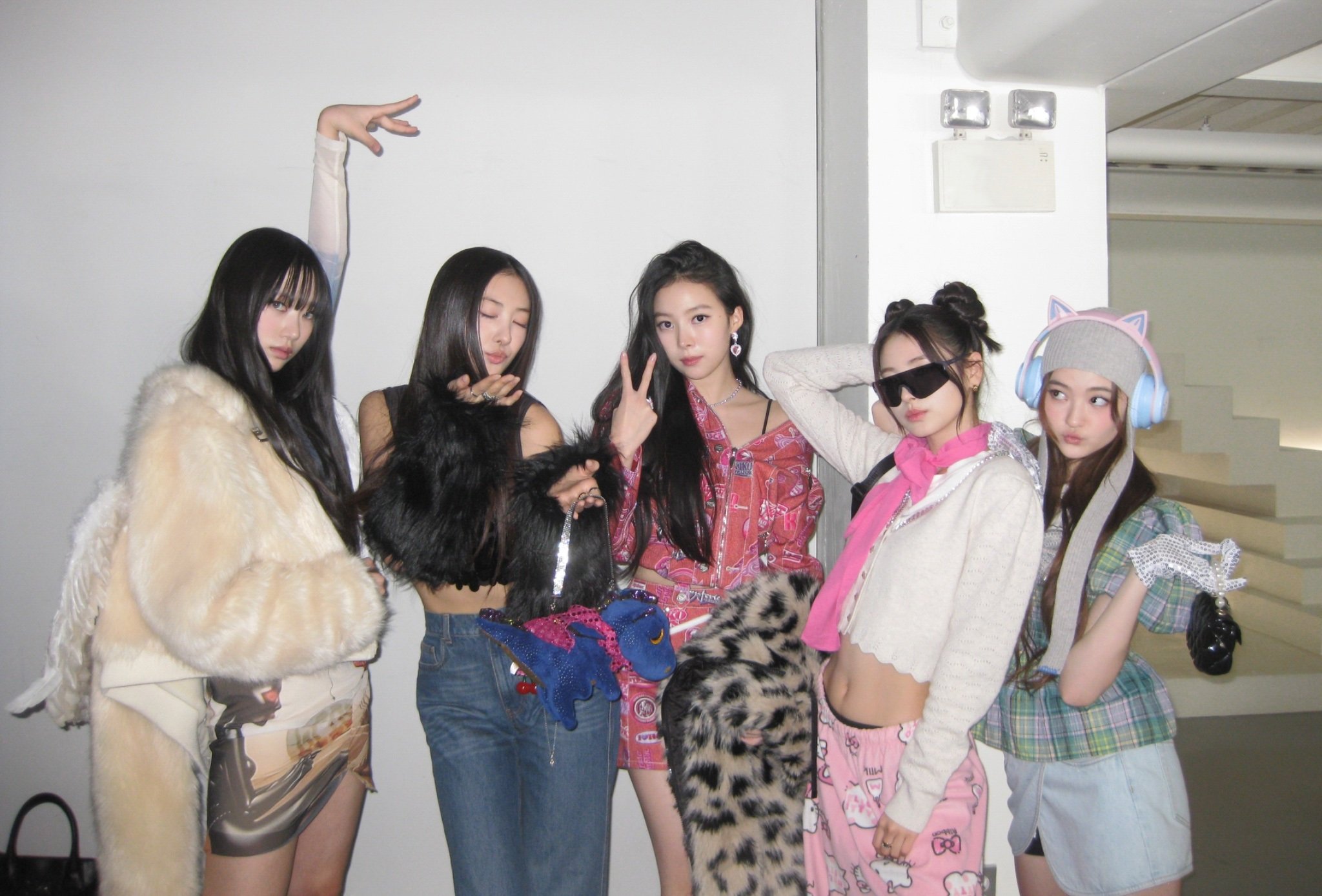 Meovv mengkonfirmasi comeback yang sudah lama ditunggu-tunggu dengan 1st Ep 'My Eyes Open Vvide' dan Pra-Release Single