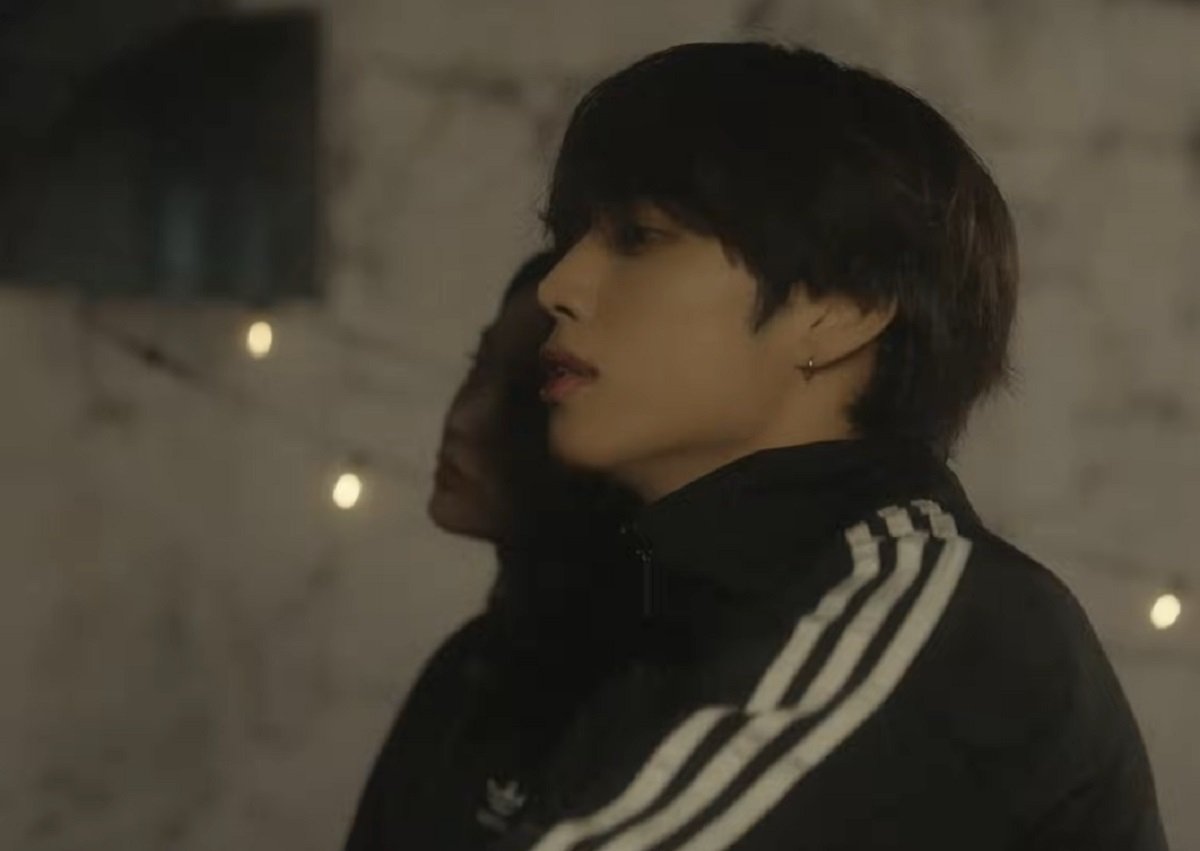 Anggota Boyz Sunwoo merespons sebagai sampulnya MV yang dibintangi oleh teman wanita kehidupan nyata memicu reaksi campuran