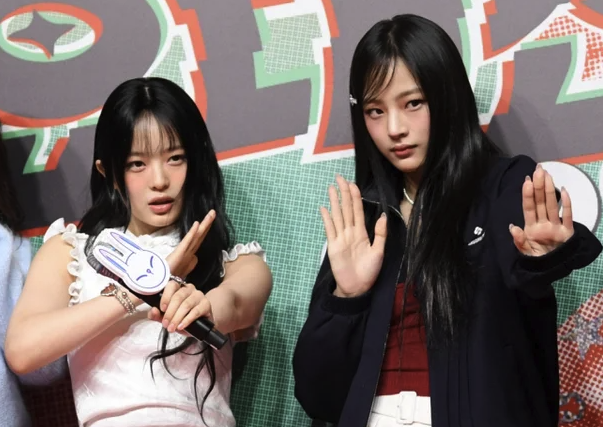 Hanni dan Minji Newjeans terlihat di Roma di tengah pertempuran hukum yang sedang berlangsung Hanni dan Minji Newjeans terlihat di Roma di tengah pertempuran hukum yang sedang berlangsung