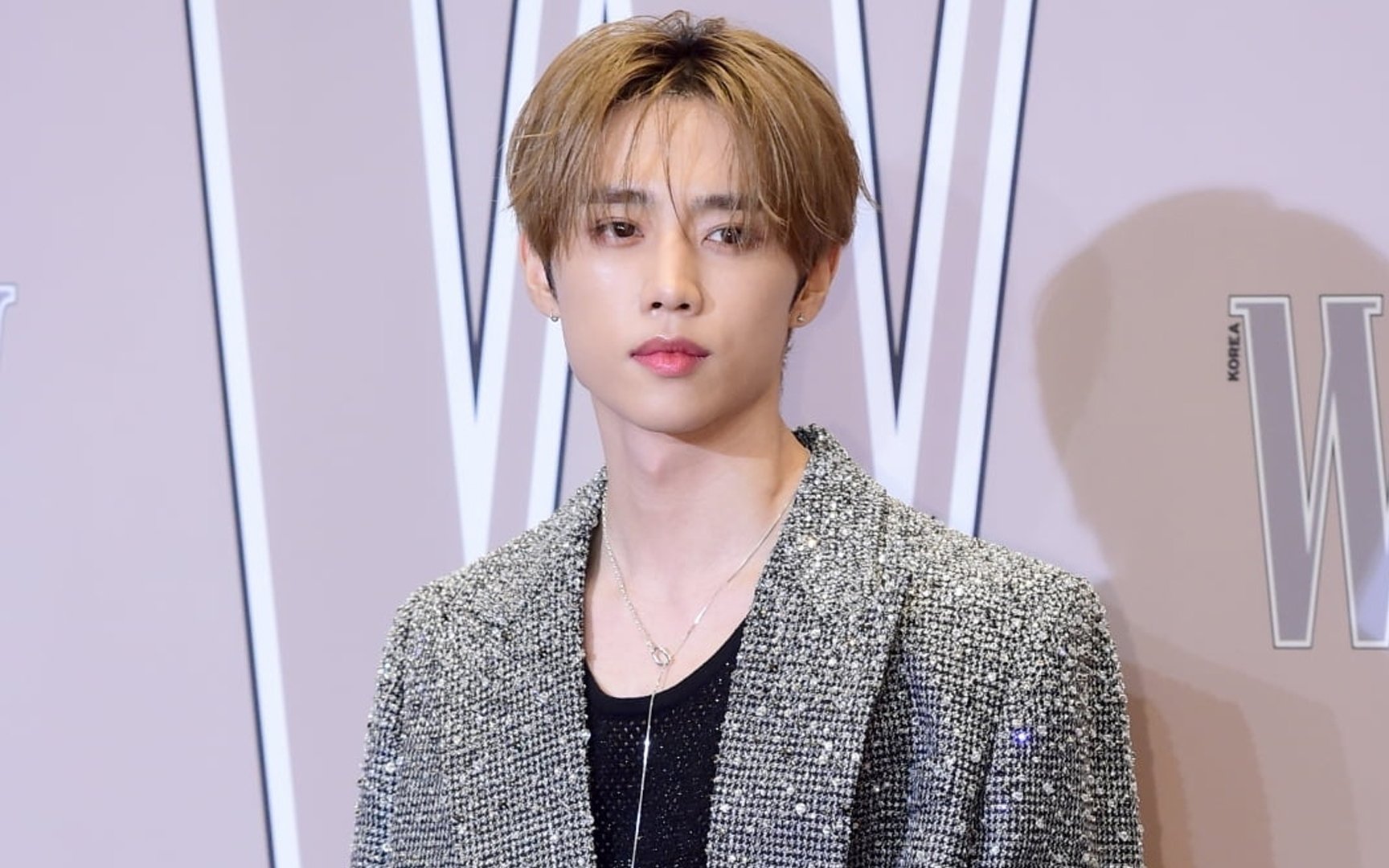 Label Boyz mengeluarkan permintaan maaf dan pernyataan resmi tentang kontroversi sikap “airpod” Sunwoo