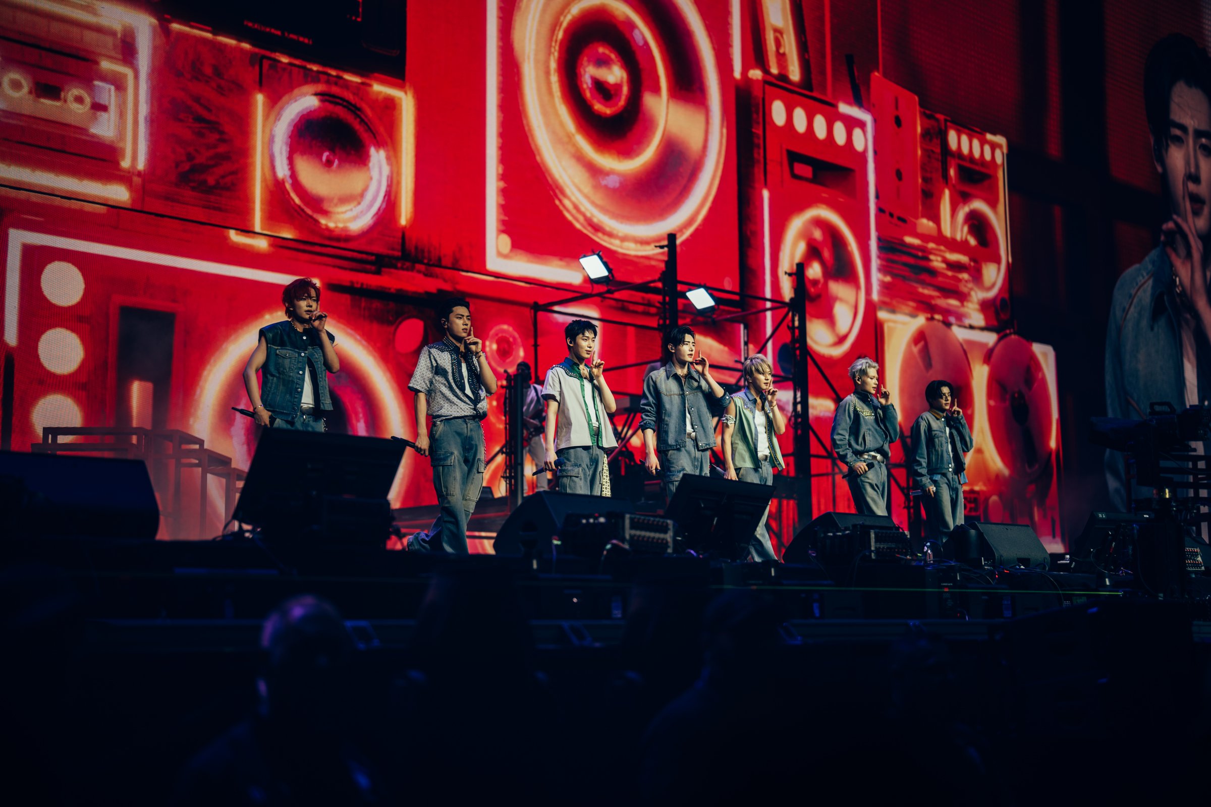 Segar dari debut Coachella bersejarah mereka, Enhypen mengumumkan perhentian AS dan Eropa untuk tur dunia 'Walk the Line' Segar dari debut Coachella bersejarah mereka, Enhypen mengumumkan perhentian AS dan Eropa untuk tur dunia 'Walk the Line'
