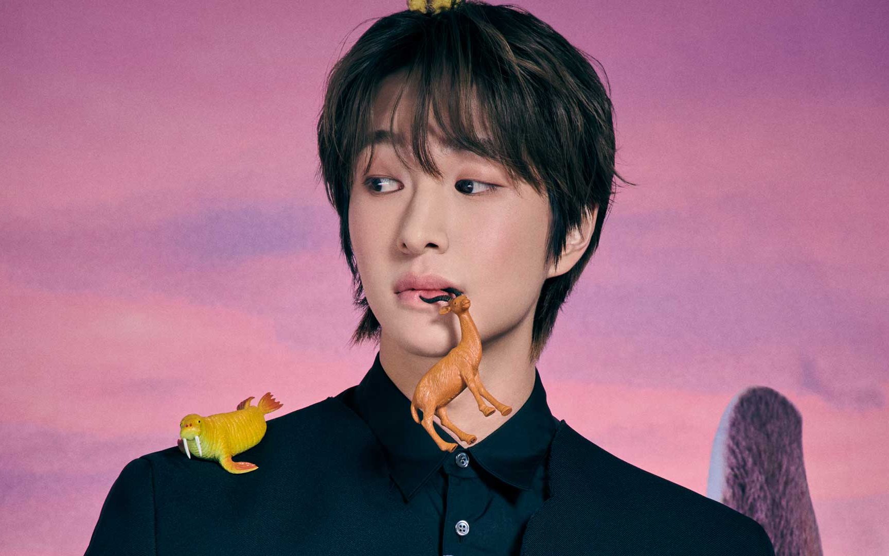 SHINee's Onew unveils online album cover for his English