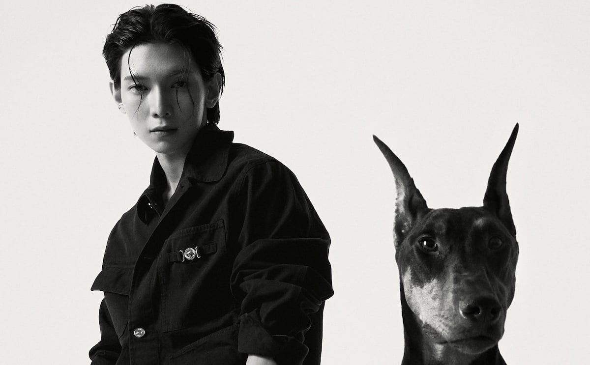 ATEEZ’s Yeosang berpose dengan seorang Doberman dalam pemotretan solo dengan ‘Esquire’