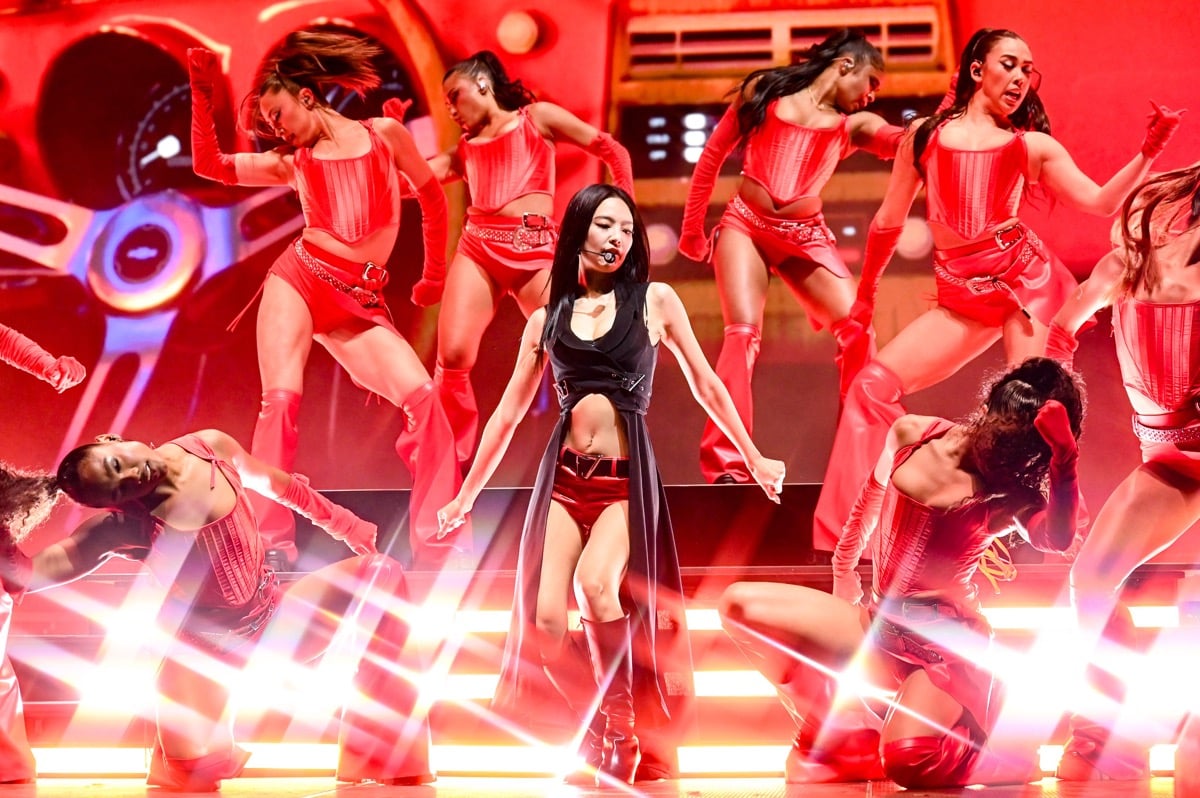 Jennie’s Touching Backstage Moment bersama Mom di Coachella Melts Hearts
