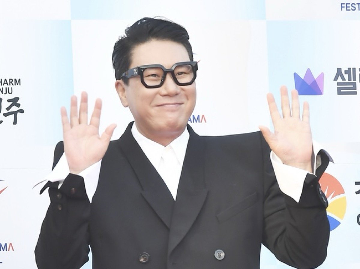 Lee Sang Min untuk Pernak Ikan Musim Panas Ini, 20 Tahun Setelah Pernikahan Pertama Lee Sang Min untuk Pernak Ikan Musim Panas Ini, 20 Tahun Setelah Pernikahan Pertama