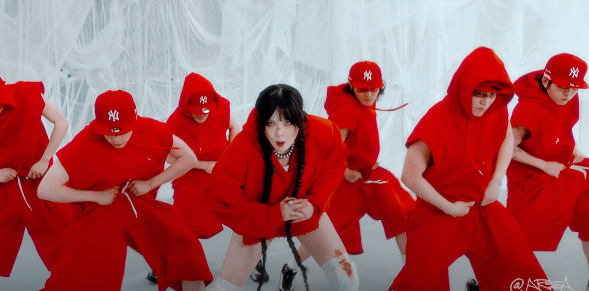 Hyuna membuatnya comeback setelah menikah dengan single baru yang berani ‘Mrs. Paku’ Hyuna membuatnya comeback setelah menikah dengan single baru yang berani ‘Mrs. Paku’