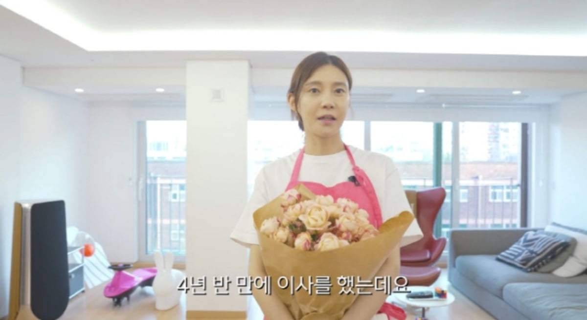 Pasangan selebriti Cha Ye Ryun dan Joo Sang Wook telah berbagi pandangan di dalam rumah baru Pasangan selebriti Cha Ye Ryun dan Joo Sang Wook telah berbagi pandangan di dalam rumah baru