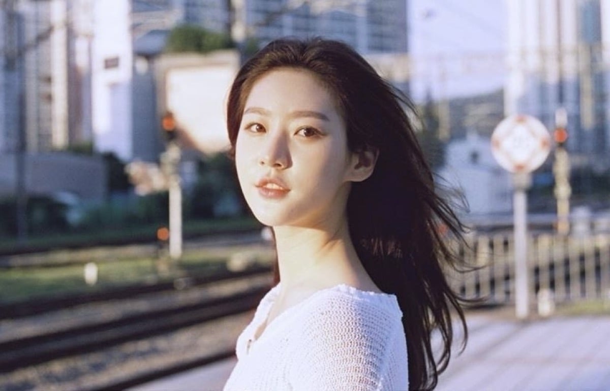 Late Kim Sae Ron’s family to hold press conference alleging “serious crime” by Kim Soo Hyun
