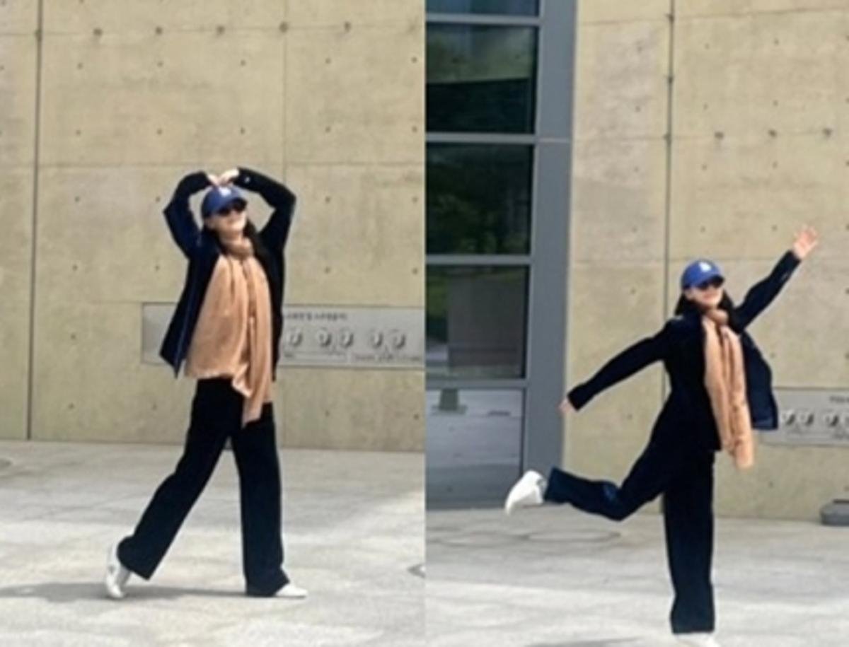 Lee Young Ae mengejutkan penggemar dengan pesona main -main dalam tampilan kasual di depan panggung comeback
