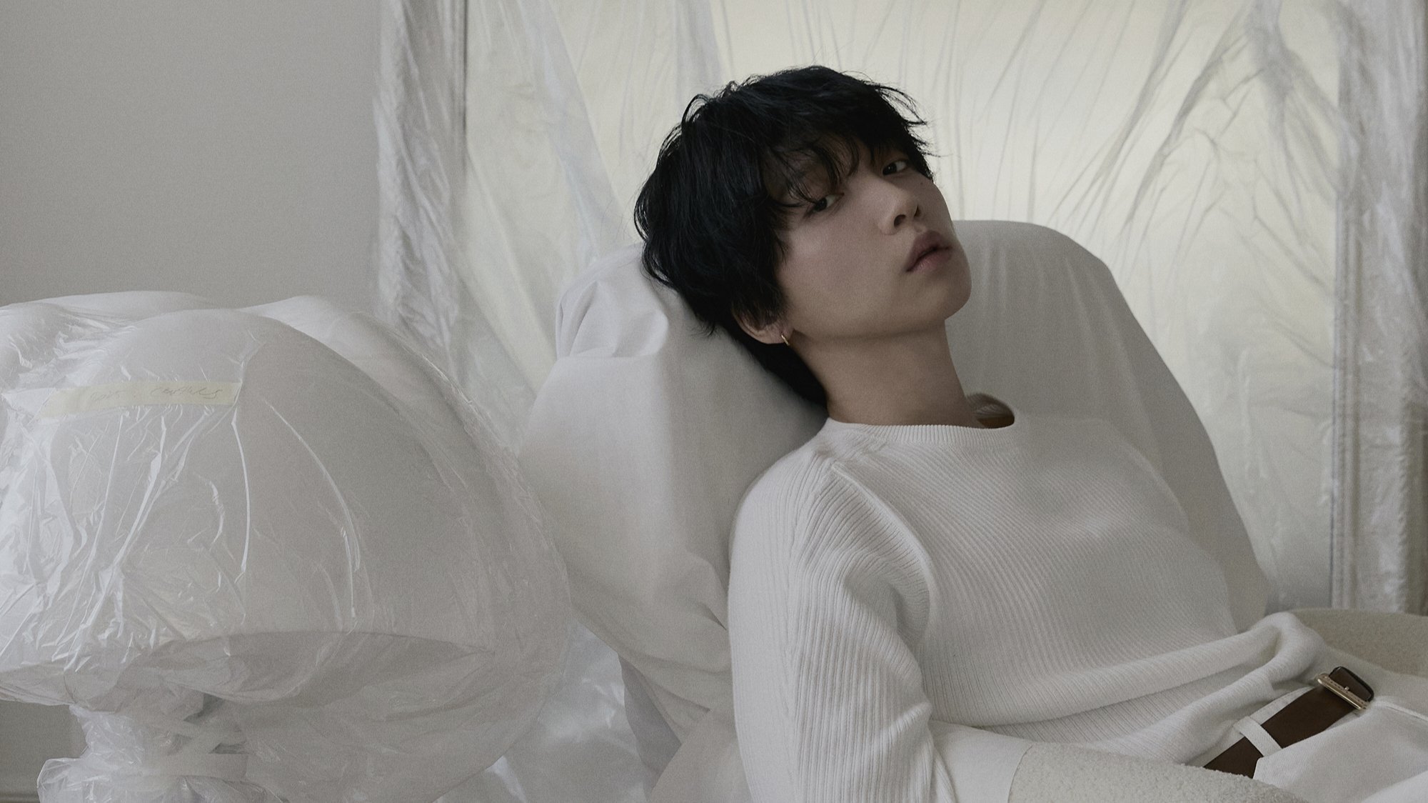 Jung Se Woon merilis foto-foto yang tenang di depan mini-album baru ‘Brut’