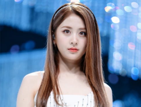 LE SSERAFIM, Huh Yunjin