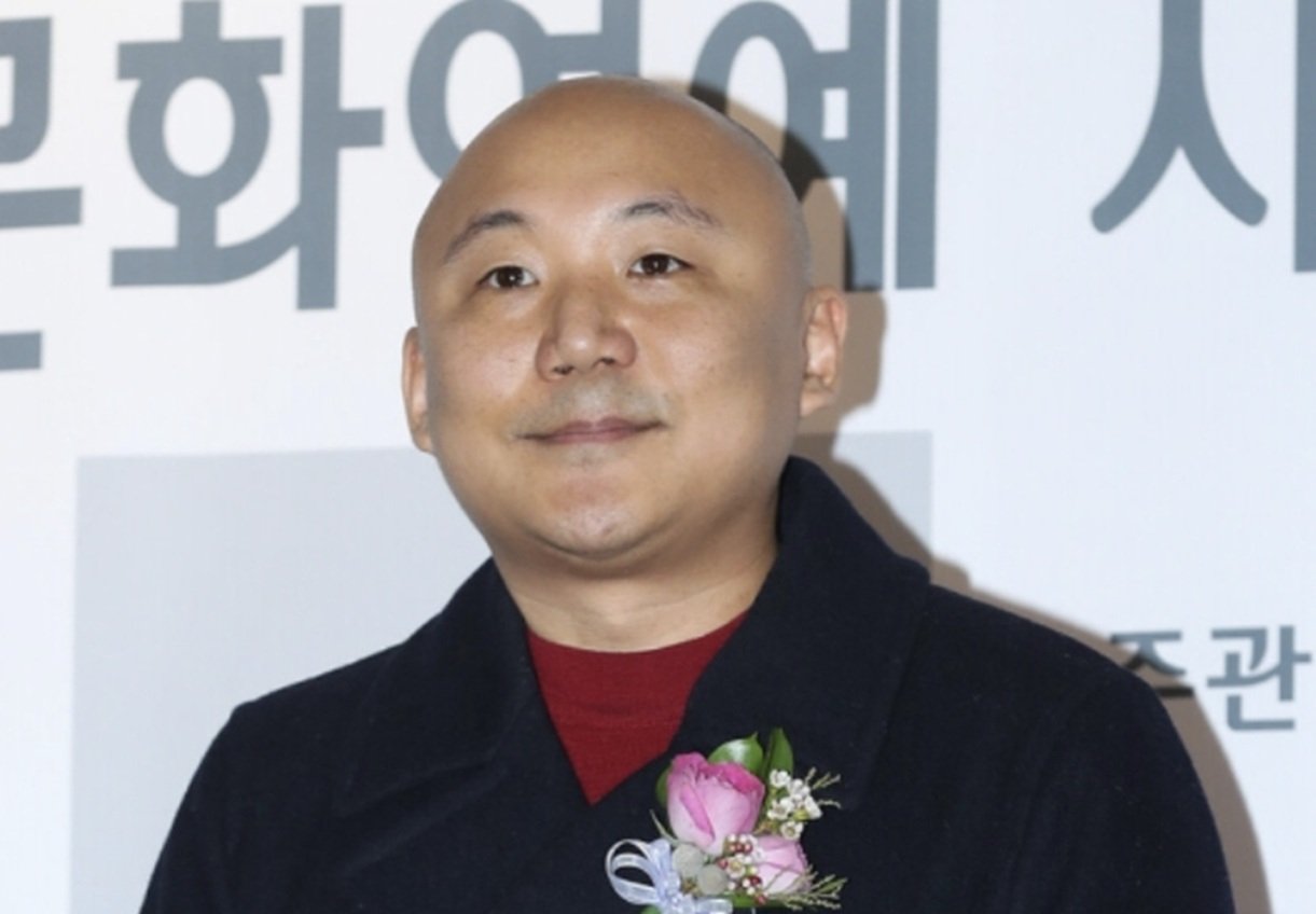 Seniman Webtoon JOO HO Min Min di pusat hukuman pelecehan anak yang terbalik