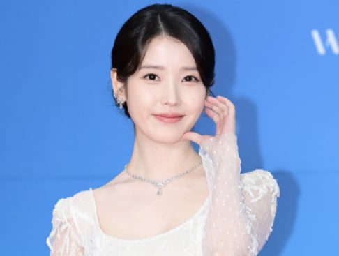 IU