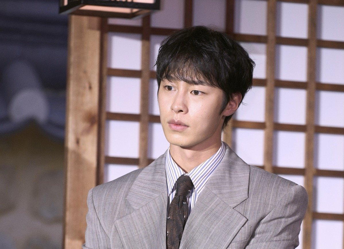 Lee Jae Wook merefleksikan Hanbok, rumor romantis, dan dinas militer mendatang