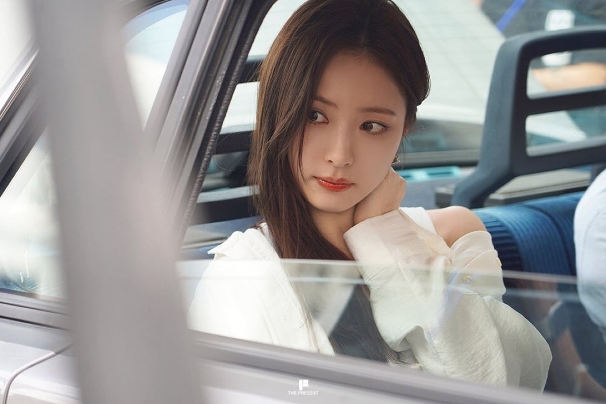 Shin Se Kyung memikat dengan kecantikan abadi di BTS Jin's MV