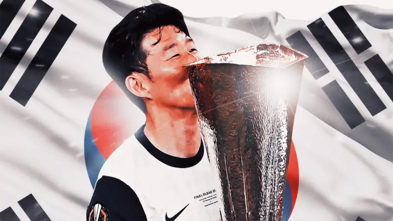 Son Heung Min menjadi kapten Korea pertama yang mengangkat trofi Liga Europa UEFA