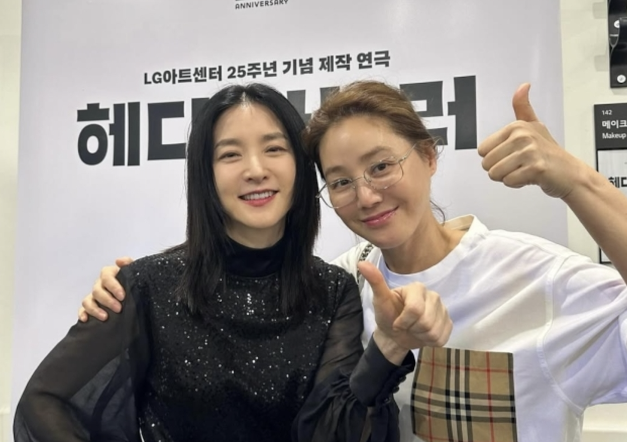 Kim Sung Ryung memuji kinerja panggung teman dekat Lee Young di 'Hedda Gabler'