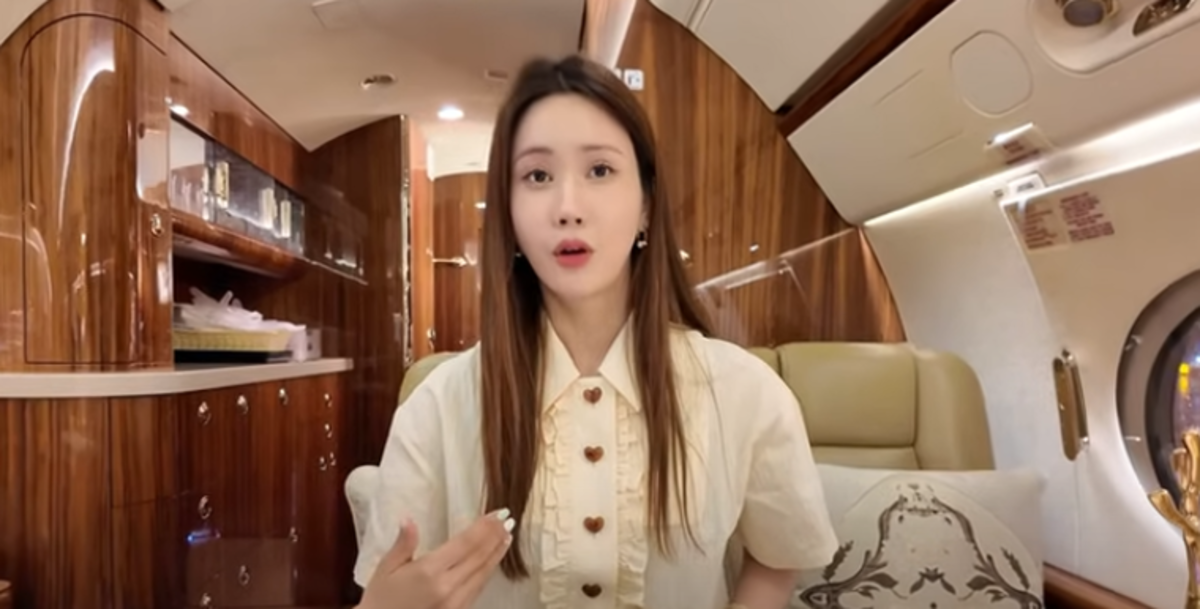 Lee Da Hae senang dengan pengalaman jet pribadi pertamanya yang dikirim oleh influencer Cina