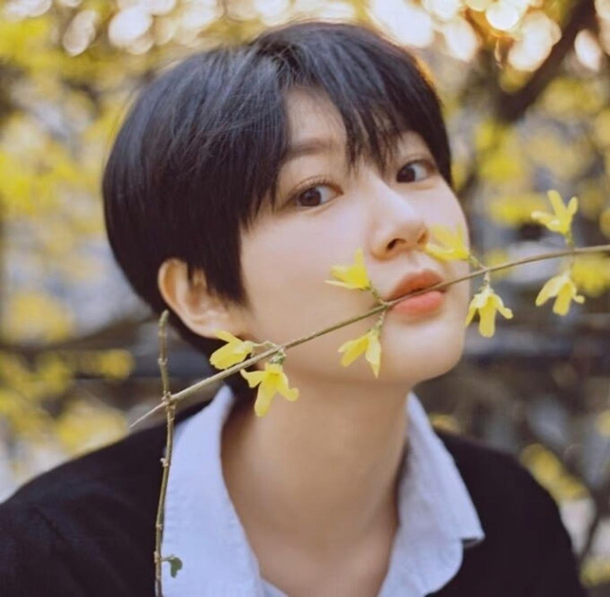 The late actress Kim Sae Ron was reportedly in deep financial hardship ...