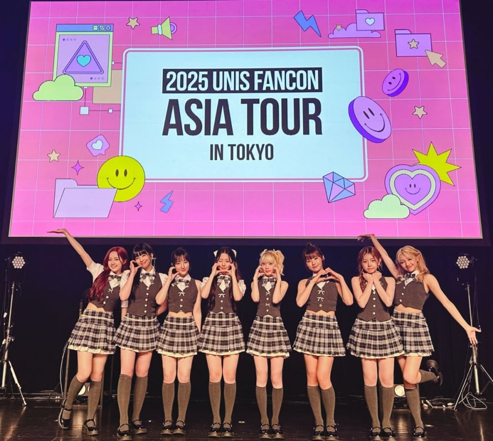 UNIS members interacting with fans at fan-con