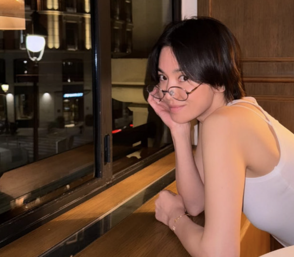 Song Hye Kyo Pukau Fans dengan Kecantikan Alami di Spanyol