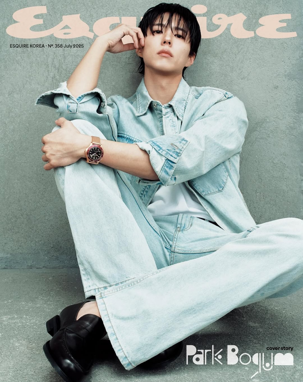 Park Bo Gum dalam pemotretan Esquire Korea